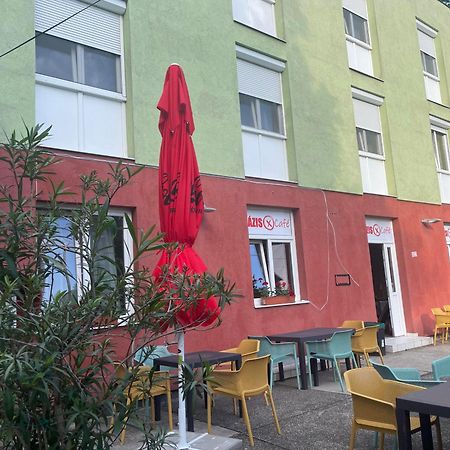 Tifani Szallo Hotel Balatonlelle Exterior photo