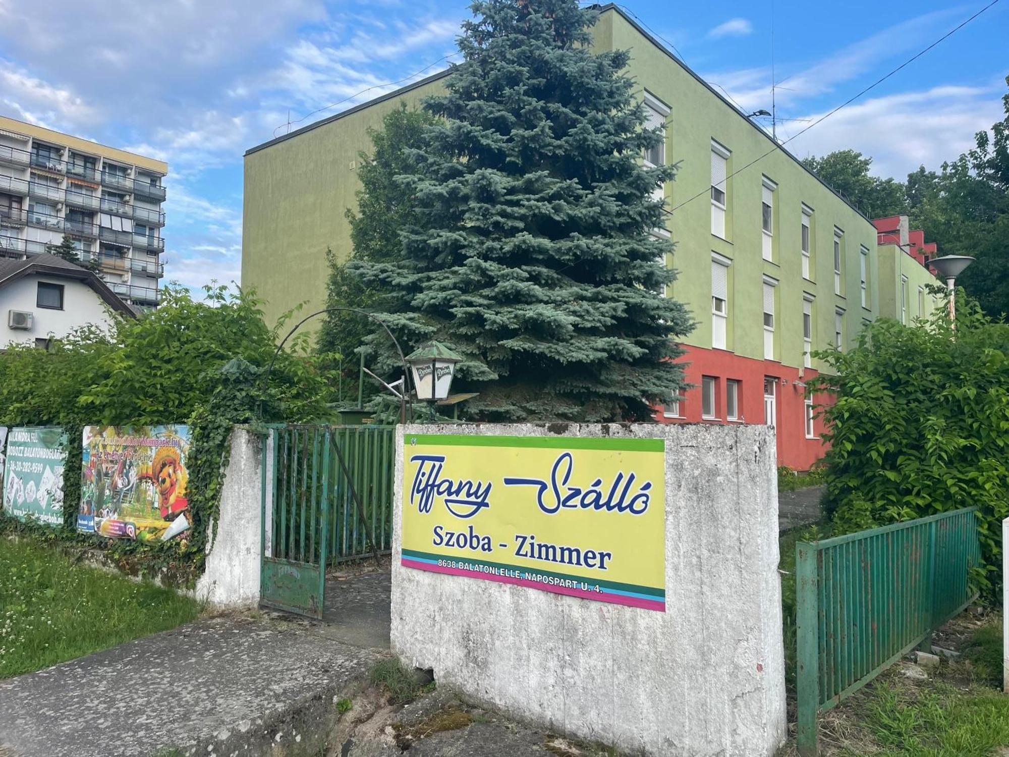 Tifani Szallo Hotel Balatonlelle Exterior photo
